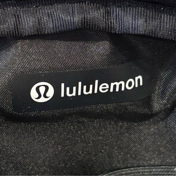 NWT Lululemon Everywhere Belt Bag In College Purple With Black Interior - Picture 7 of 9